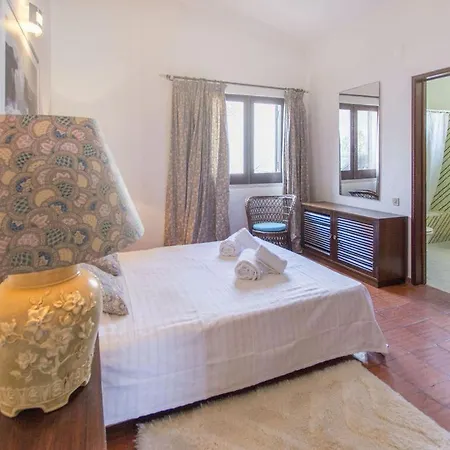 Villa Praia Maria Luisa - Beachfront Just 100m From The Beach Olhos de Agua (Albufeira)